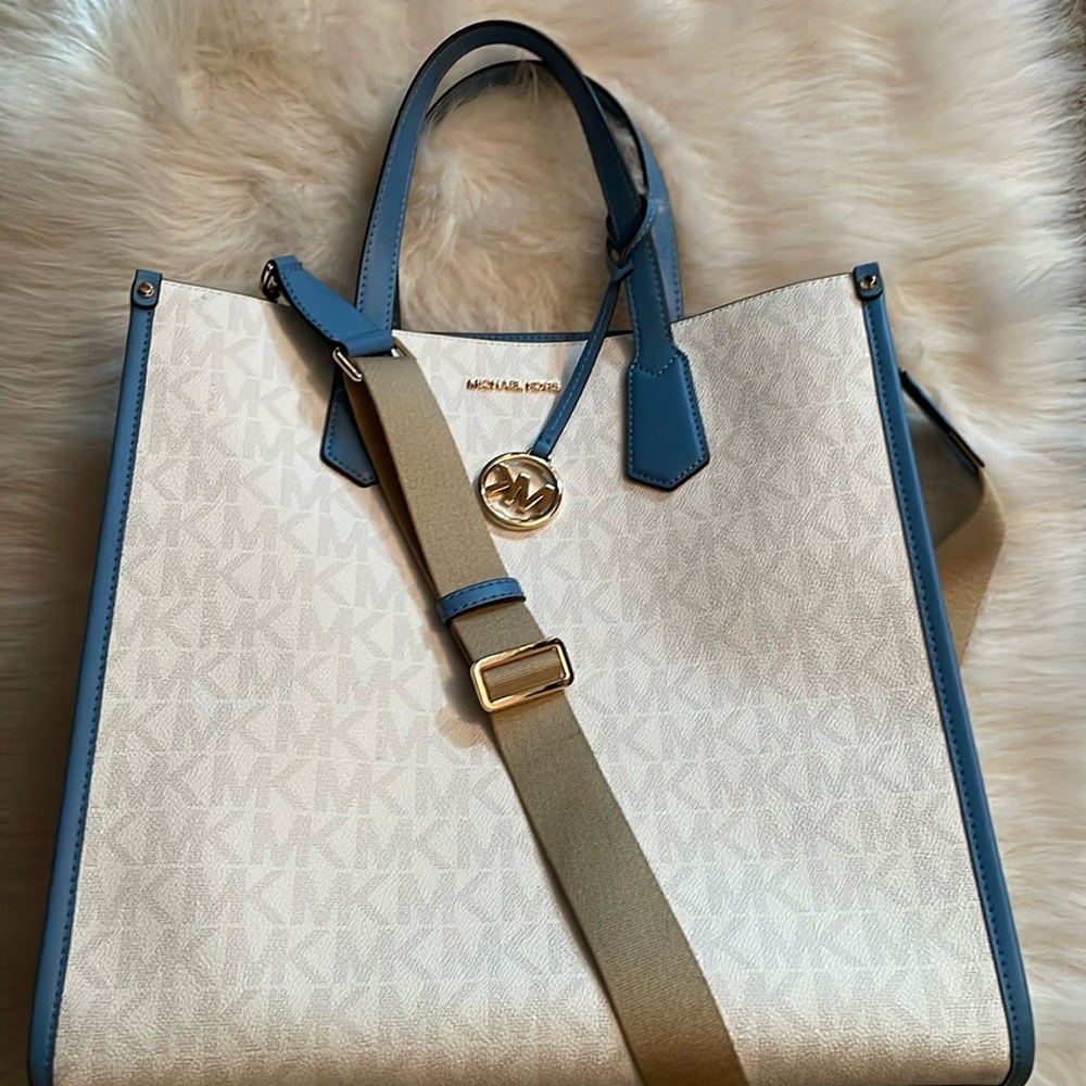 Michael Kors Tote off white/blue accents